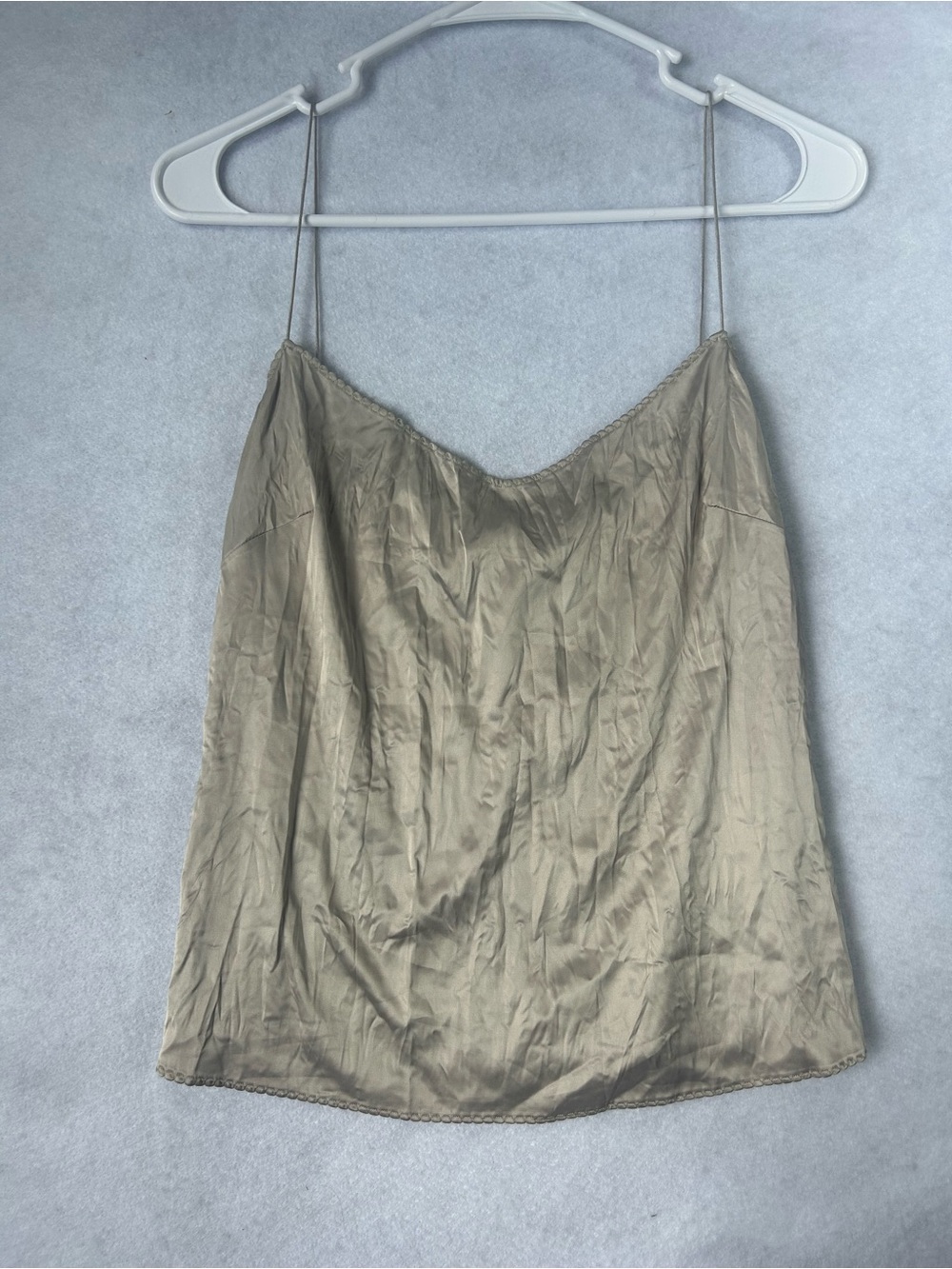 NWT Elie Tahari Grey Satin Scalloped V-Neck Tank Top Small